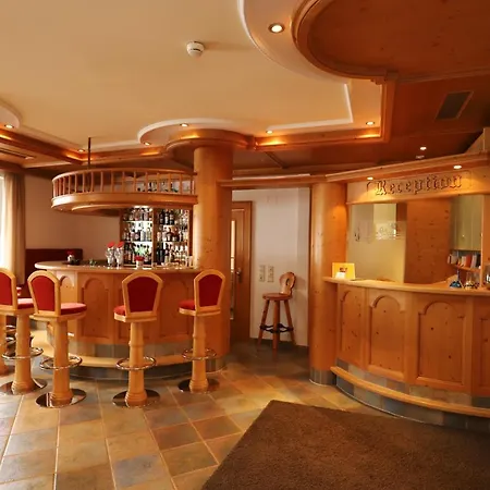 Charly Hotell 3*