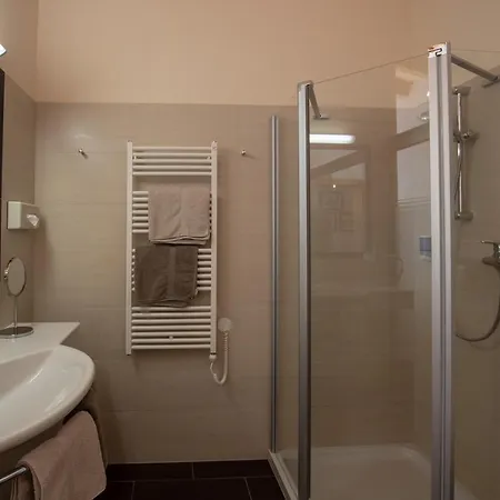 Charly Hotel 3*